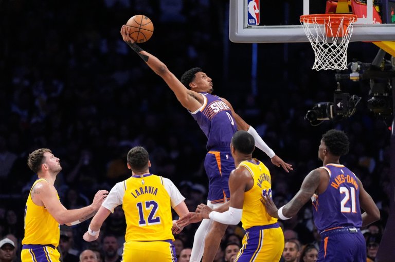 Suns snap Lakers' 7-game winning streak with 125-108 victory despite Booker's early exit | iNFOnews.ca