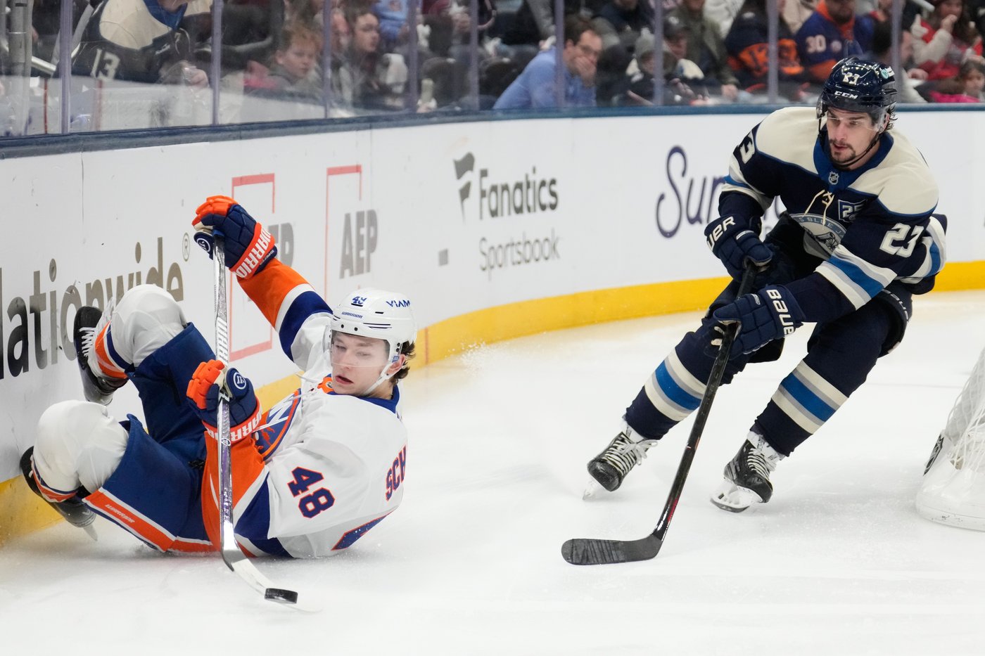 Holmstrom's OT goal gives Islanders 4-3 win over Blue Jackets and extends winning streak to 4 | iNFOnews.ca Holmstrom's OT goal gives Islanders 4-3 win over Blue Jackets and extends winning streak to 4 | iNFOnews.ca