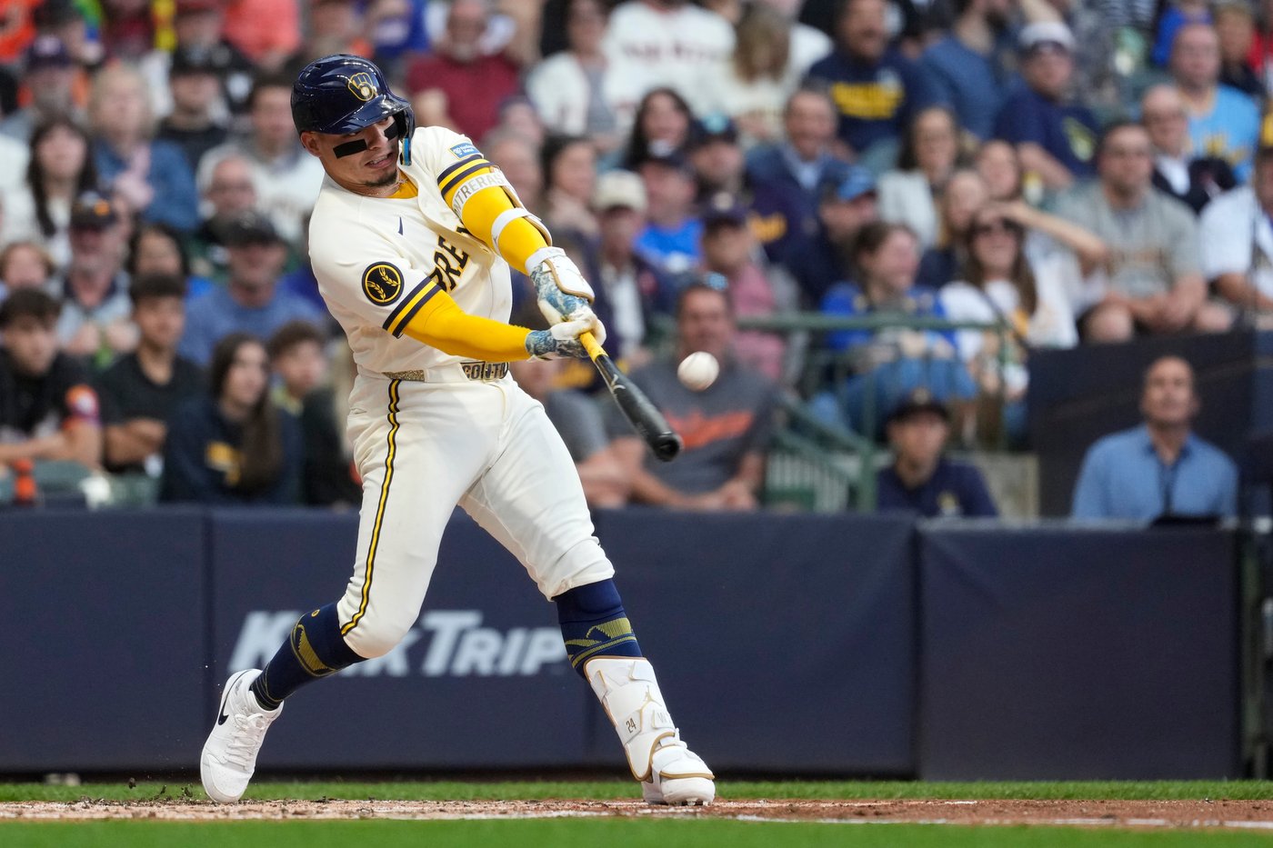 Brice Turang breaks out of his 0-for-21 slump as Brewers trounce Giants 16-2 | iNFOnews.ca