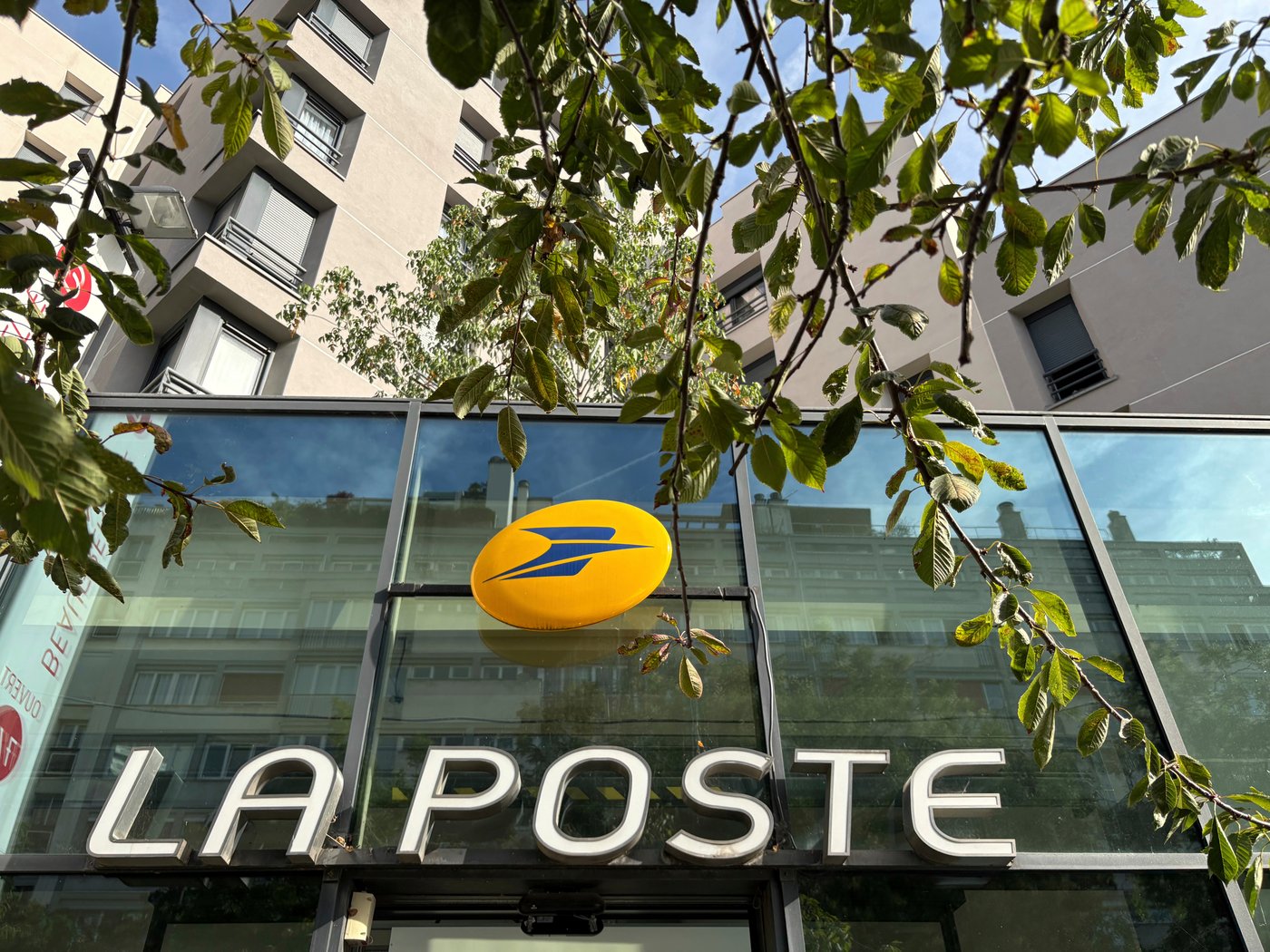 Cyberattack disrupts France's postal service and banking during Christmas rush | iNFOnews.ca