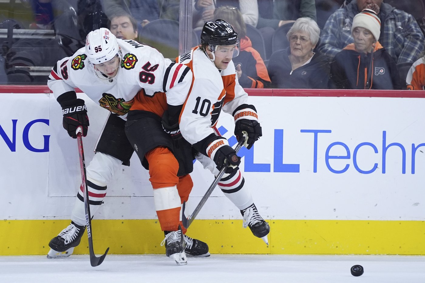 Michkov scores in overtime, Flyers rally to beat Blackhawks 3-2 | iNFOnews.ca