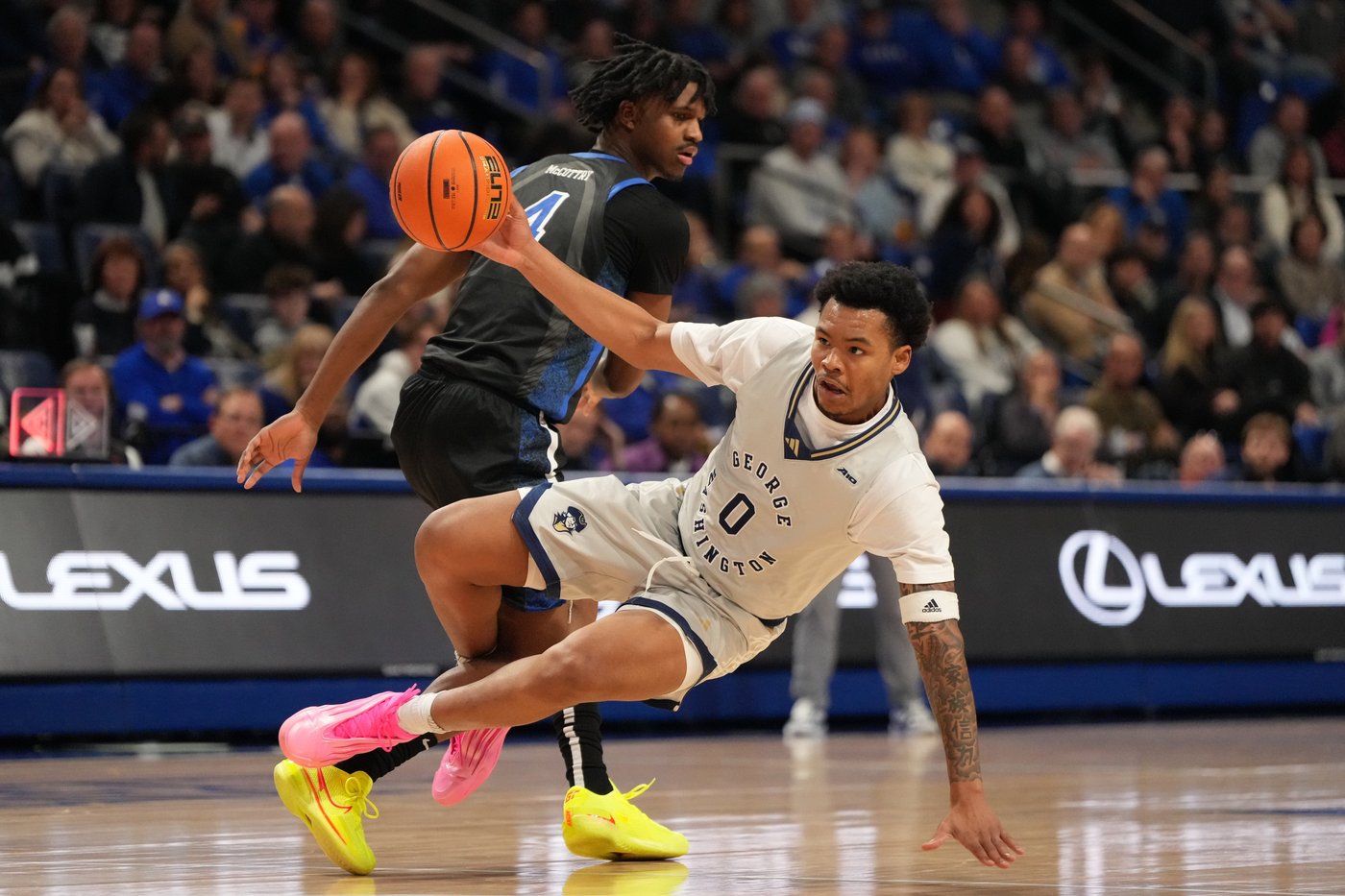 Robbie Avila hits 3-pointer with 3 seconds left, No. 21 Saint Louis beats George Washington 79-76 | iNFOnews.ca