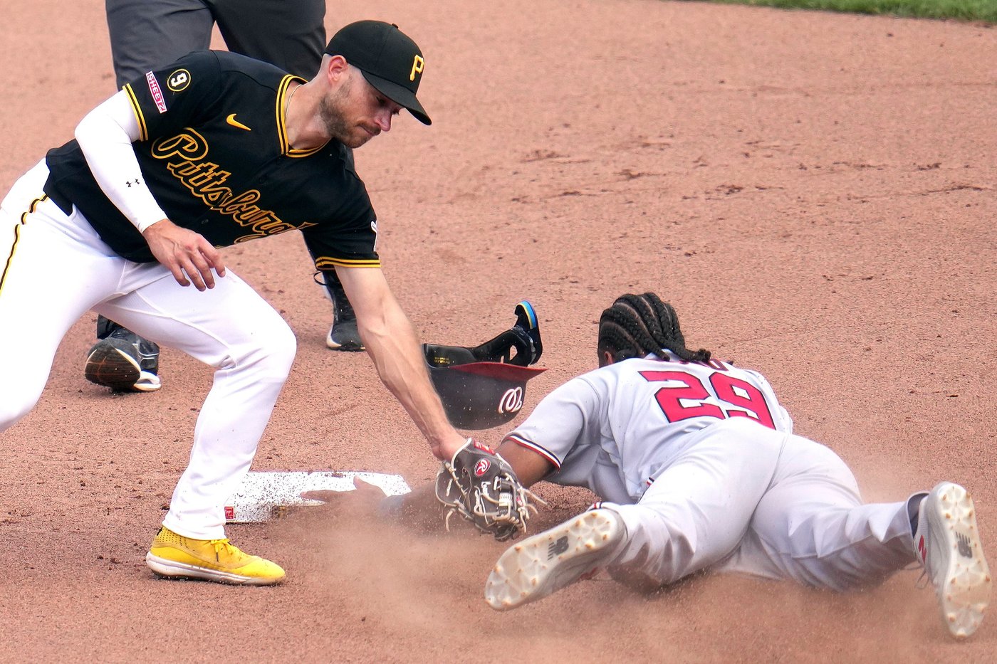 James Wood singles to score automatic runner in the 10th, Nationals beat Pirates 8-7 | iNFOnews.ca