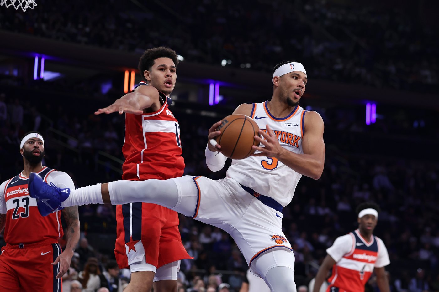 Carmelo Anthony thinks Knicks right to halt contract talks with their players to focus on basketball | iNFOnews.ca