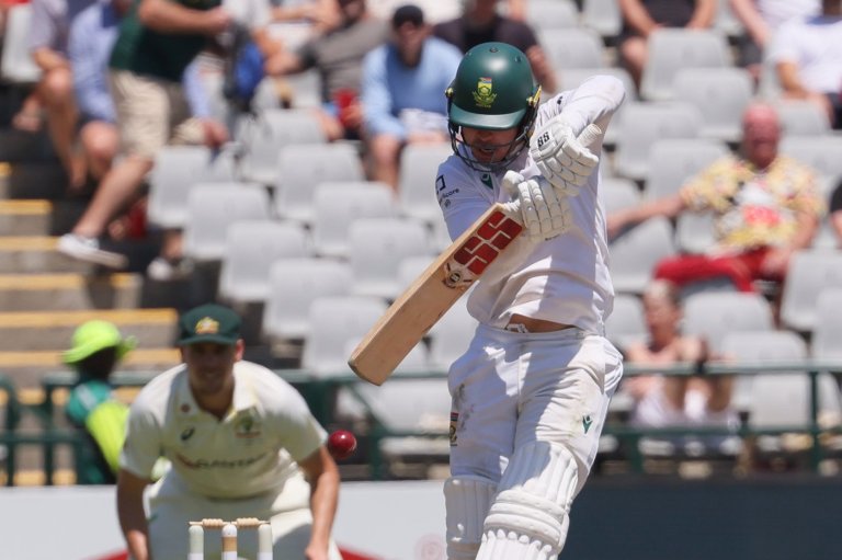 South Africa leads Australia by 102 runs at lunch on day 4 of third cricket test | iNFOnews.ca
