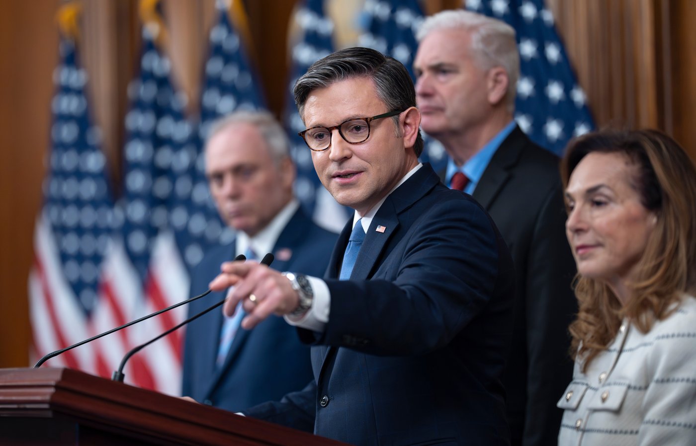 Senators struggle to find a way forward as government shutdown enters ninth day | iNFOnews.ca Senators struggle to find a way forward as government shutdown enters ninth day | iNFOnews.ca