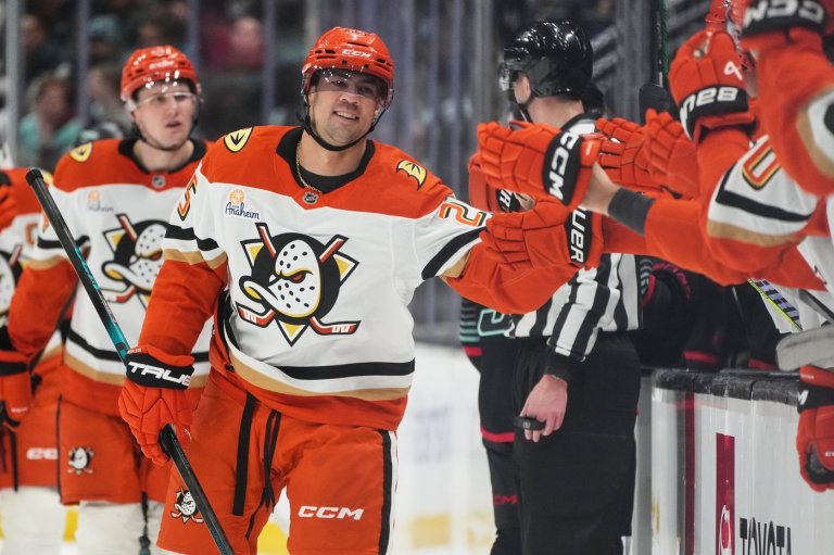 Ducks beat Kraken 4-2 for 6th straight victory following 9-game losing streak | iNFOnews.ca