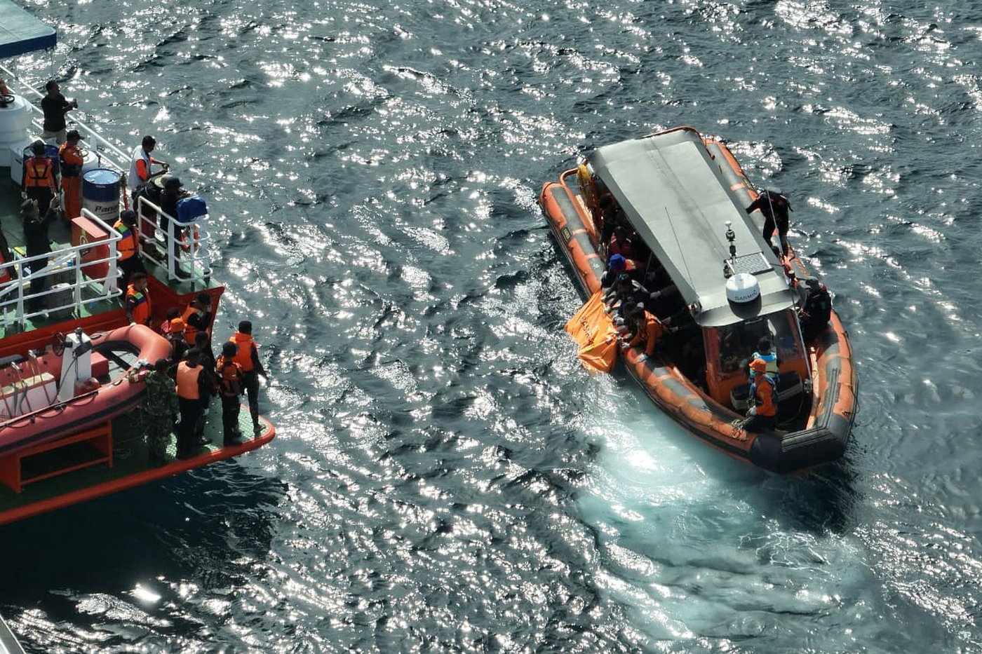 Indonesian rescuers find a second body as search for Spanish soccer coach and 2 children extended | iNFOnews.ca Indonesian rescuers find a second body as search for Spanish soccer coach and 2 children extended | iNFOnews.ca