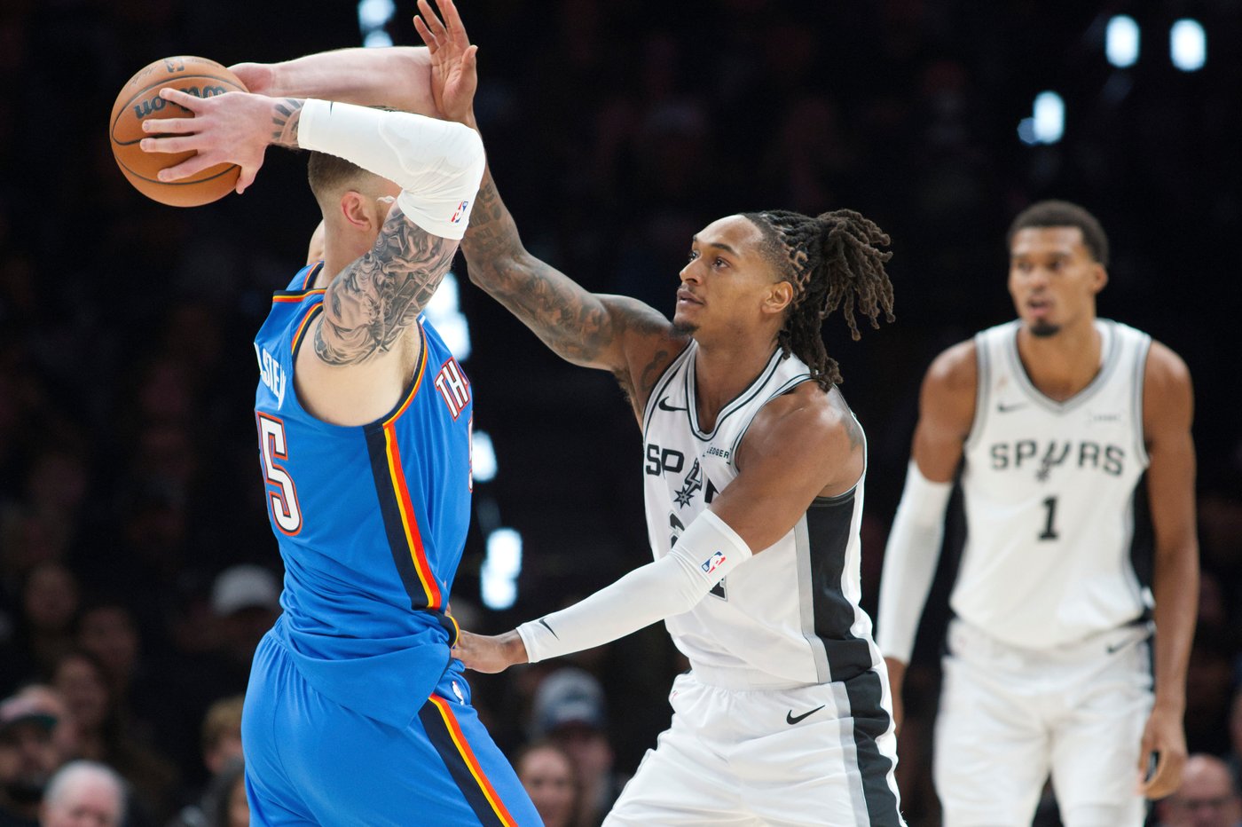 Gilgeous-Alexander, Thunder roll past Spurs 116-104 in first matchup since conference finals defeat | iNFOnews.ca