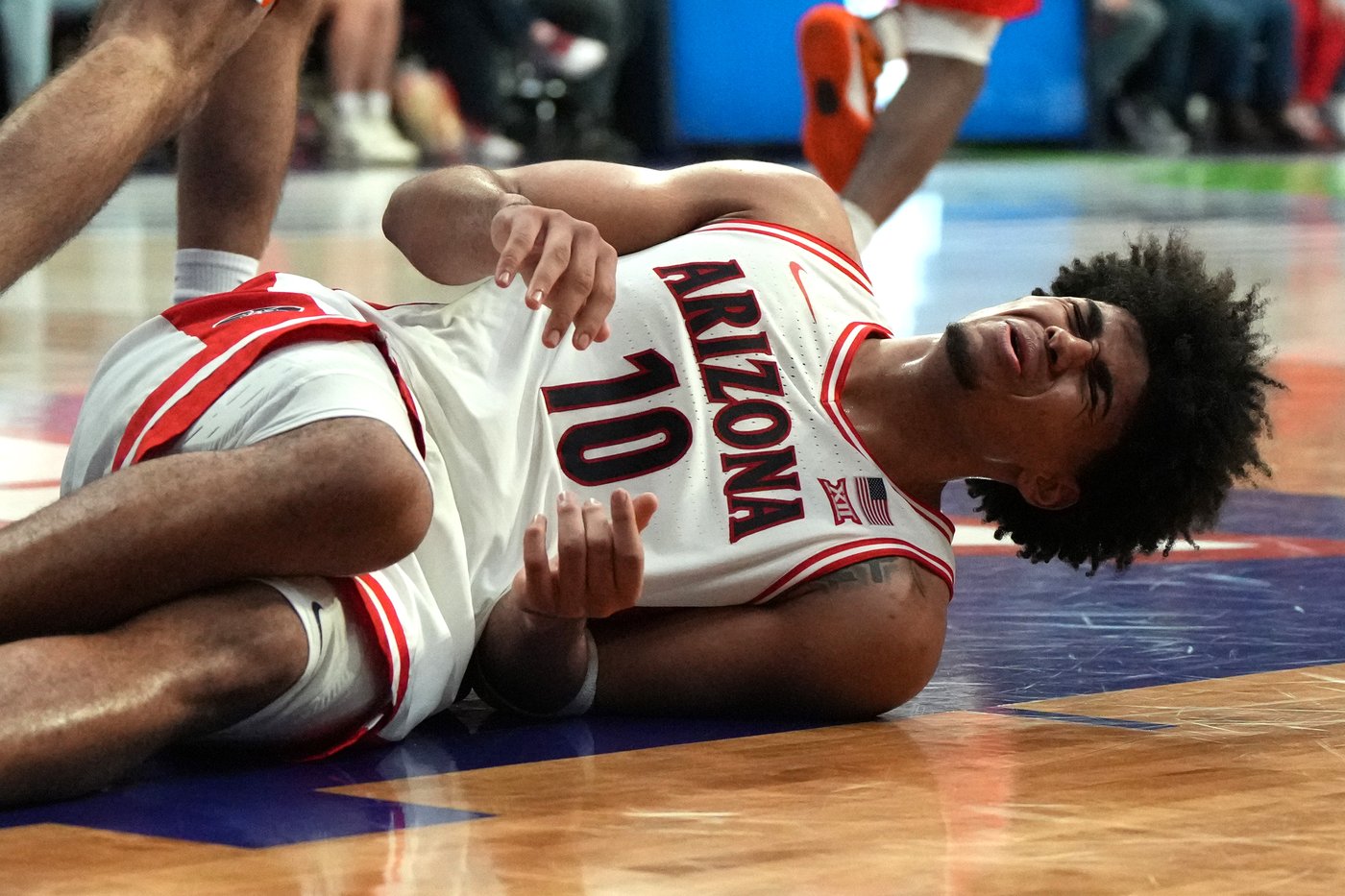 Burries scores 15 points, No. 1 Arizona shuts down Oklahoma State 84-47 to remain unbeaten | iNFOnews.ca