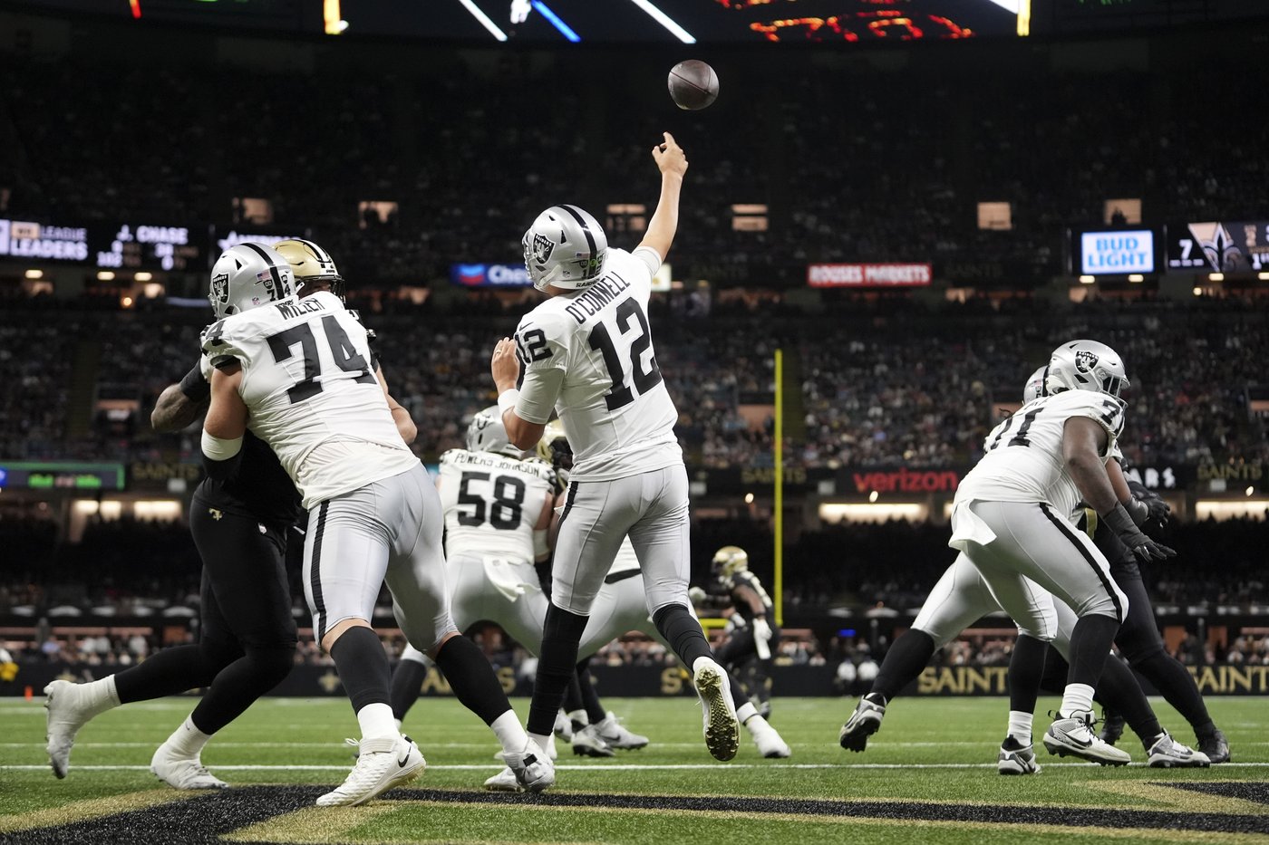 Brock Bowers sets NFL rookie records as the Raiders roll to a 25-10 victory over the Saints | iNFOnews.ca Brock Bowers sets NFL rookie records as the Raiders roll to a 25-10 victory over the Saints | iNFOnews.ca