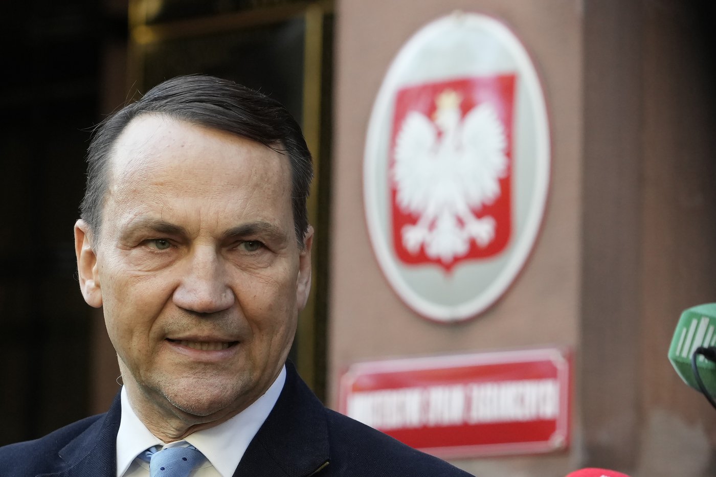 Poland alleges Russian sabotage and is closing one of Moscow's consulates | iNFOnews.ca