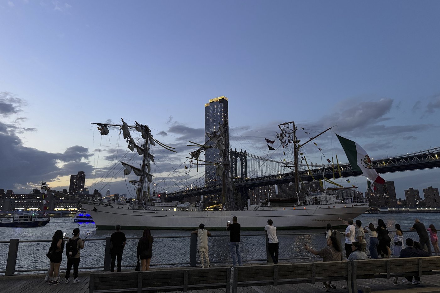 AP PHOTOS: Mexican tall ship strikes Brooklyn Bridge, snapping masts and killing 2 crew members | iNFOnews.ca