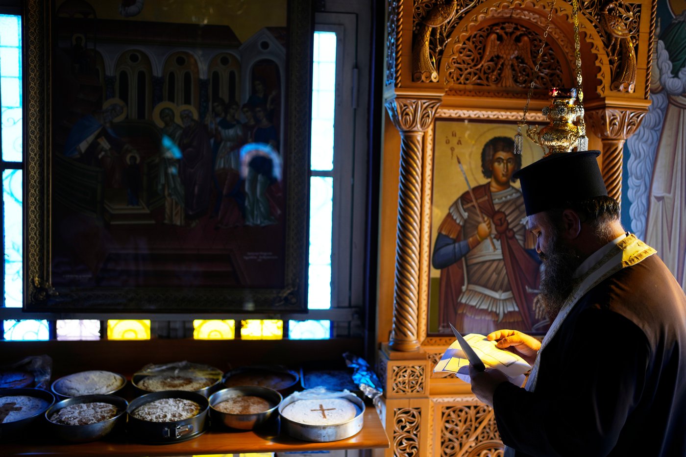 For everything from troubled hearts to lost keys, Greeks bake cakes for a wish-granting saint | iNFOnews.ca