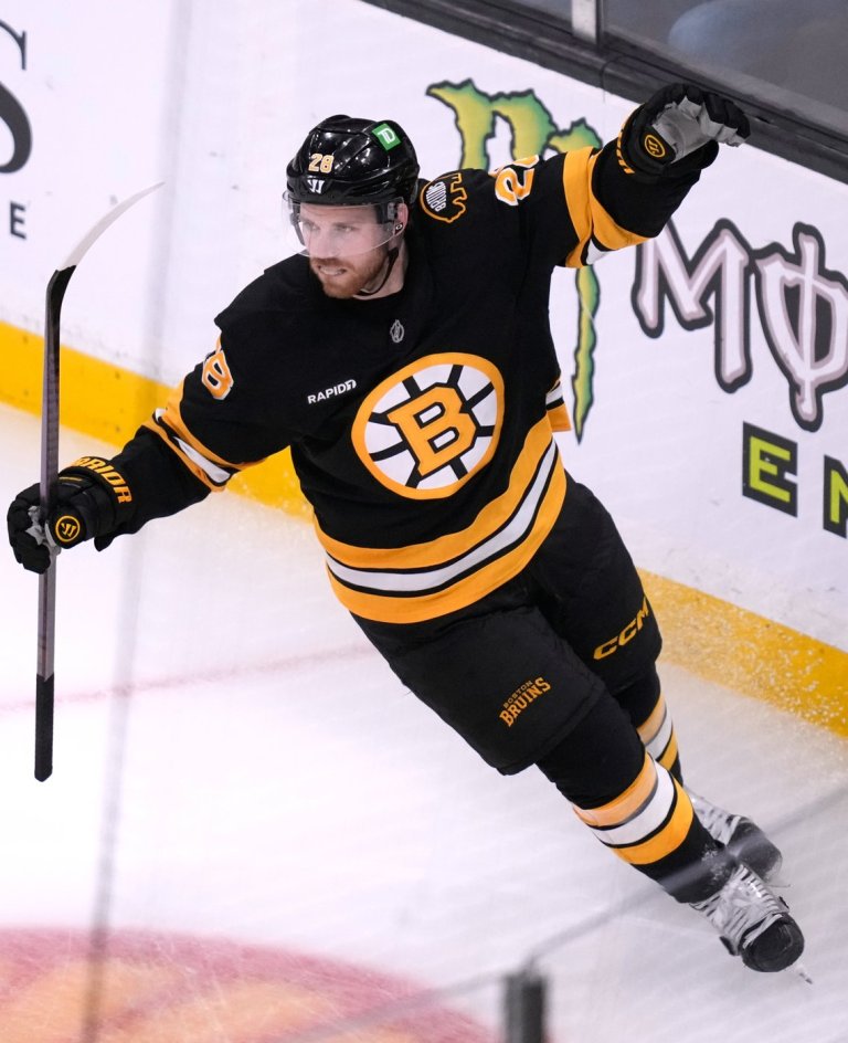 Viktor Arvidsson scores three goals, Elias Lindholm gets tiebreaker in Bruins' 6-3 win over Stars | iNFOnews.ca