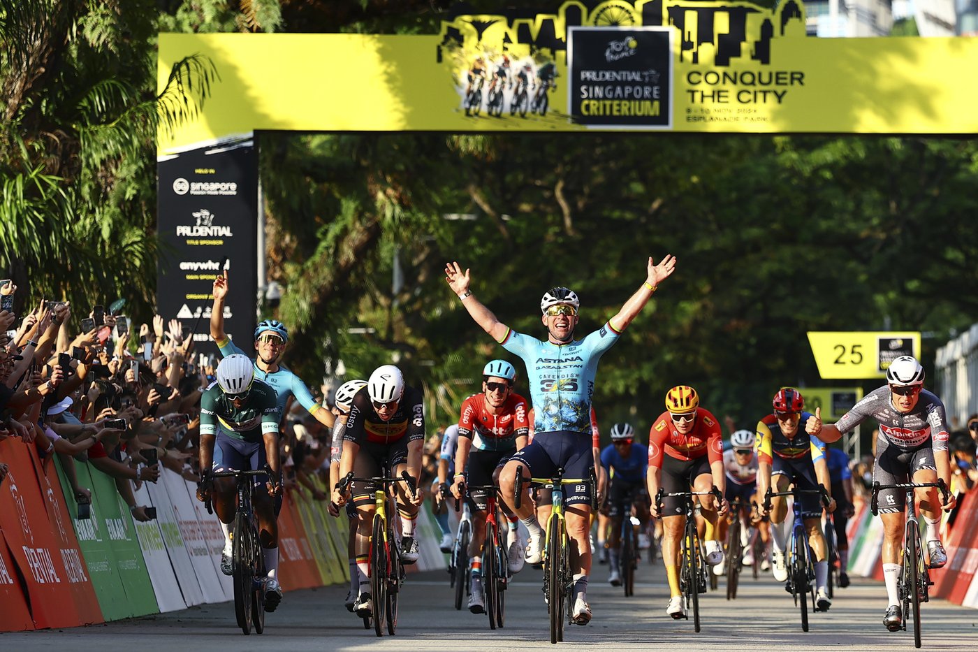 Sprint ace Mark Cavendish ends cycling career in style with Singapore win | iNFOnews.ca