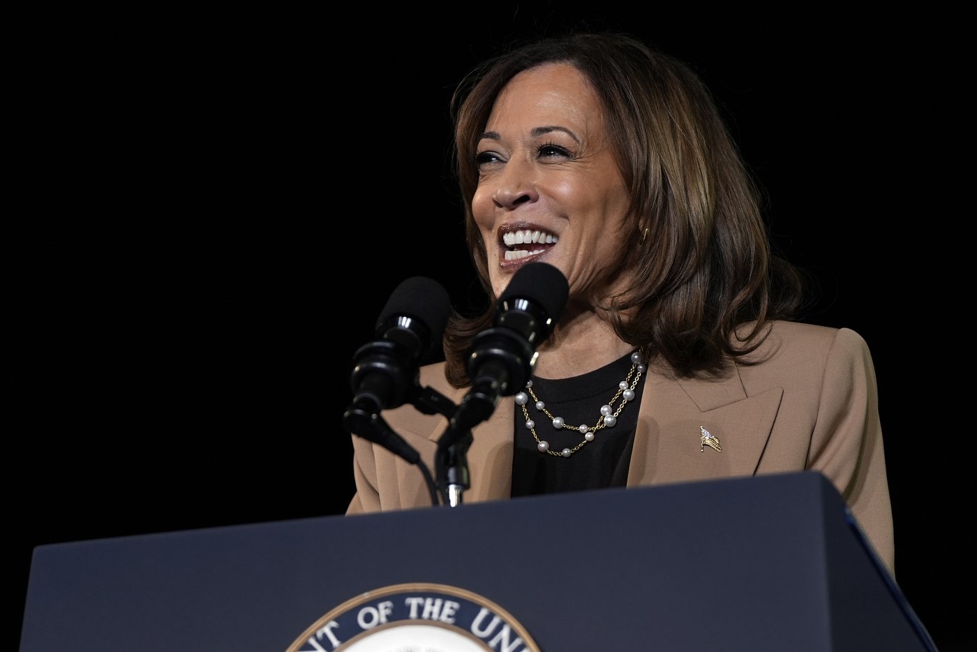 Obama, Springsteen boost Harris as she warns of ‘brutally serious’ consequences if Trump wins | iNFOnews.ca