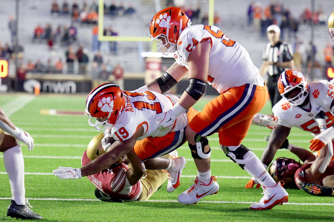 Cade Klubnik throws for a TD and runs for one before injury in Clemson's 41-10 victory over BC | iNFOnews.ca Cade Klubnik throws for a TD and runs for one before injury in Clemson's 41-10 victory over BC | iNFOnews.ca