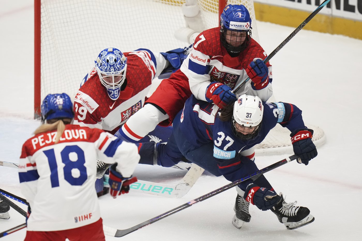 Canada blasts Finland 8-1 to face the US in another women’s ice hockey worlds final | iNFOnews.ca