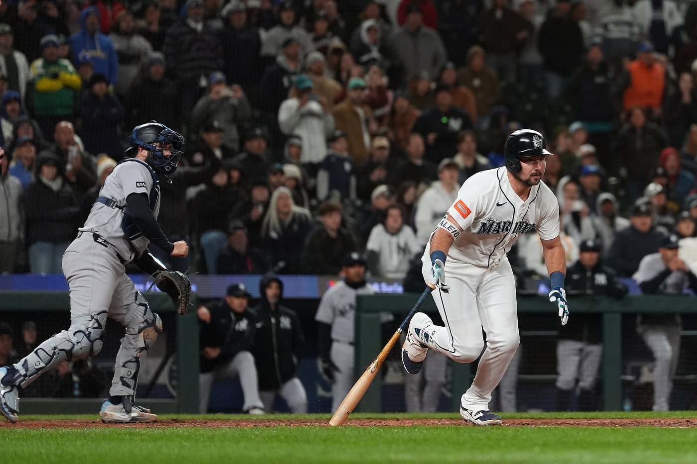 Scuffling 2025 AL MVP runner-up Cal Raleigh comes off the bench to help Mariners beat Yankees | iNFOnews.ca