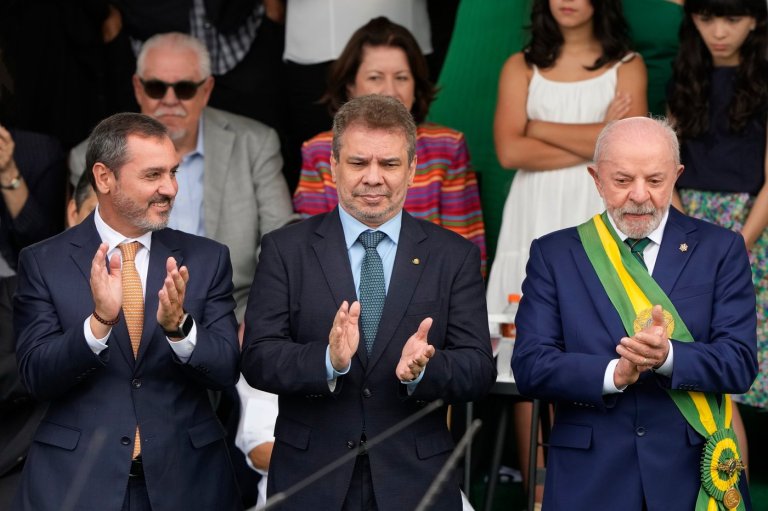 Brazilian Supreme Court judge annuls rival's decision, restores federal police chief to his post | iNFOnews.ca