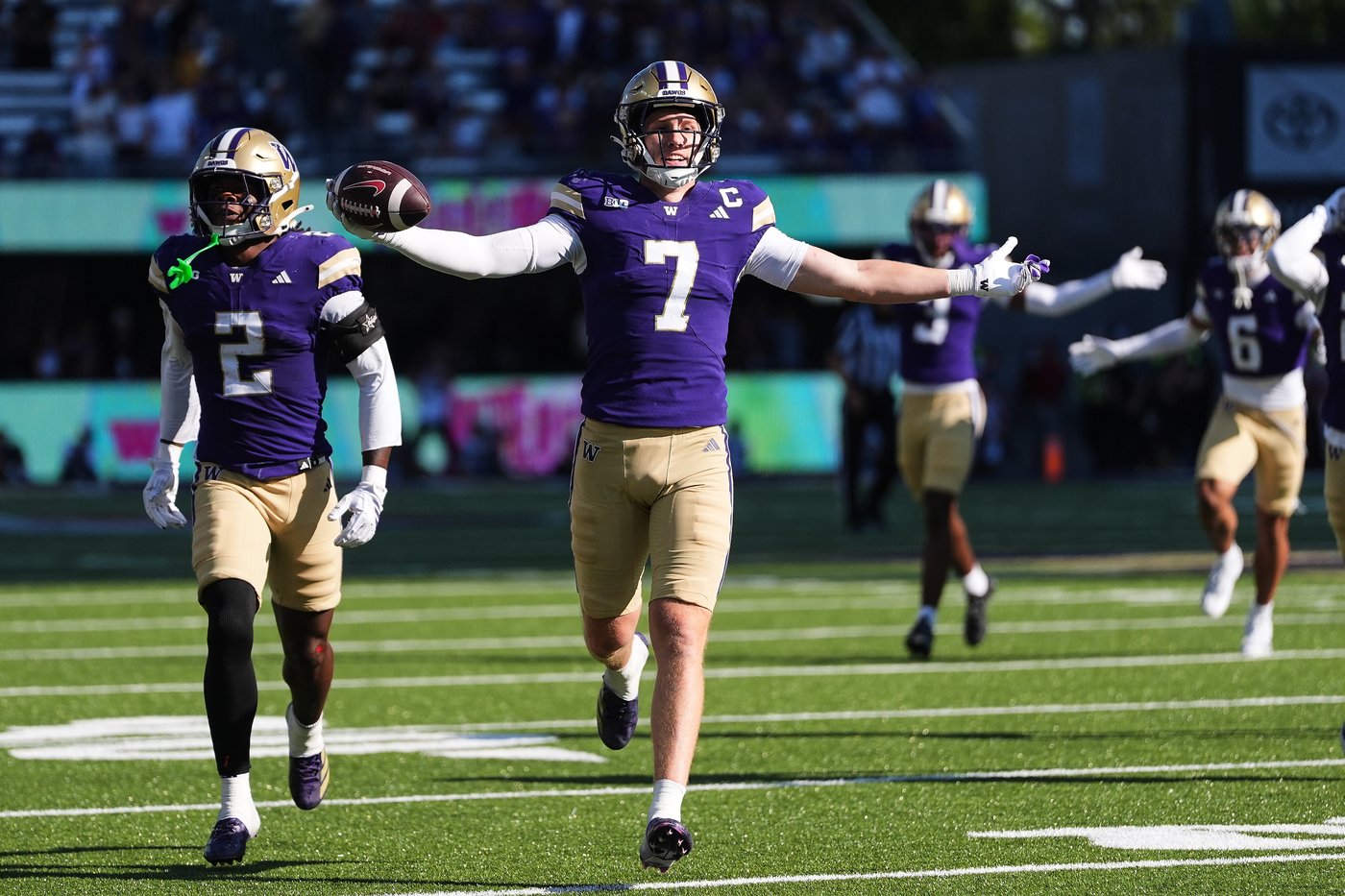 No. 17 Washington struggles on offense but pulls out 24-10 Apple Cup win over Washington State | iNFOnews.ca No. 17 Washington struggles on offense but pulls out 24-10 Apple Cup win over Washington State | iNFOnews.ca