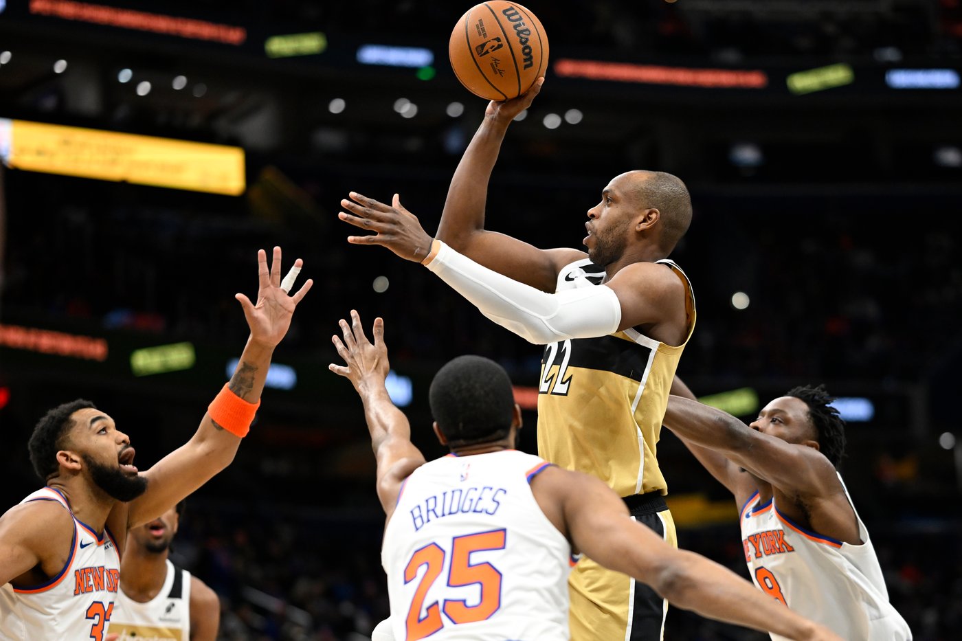 Knicks lose Hart to injury, but still win their 7th straight with ease, 132-101 over the Wizards | iNFOnews.ca