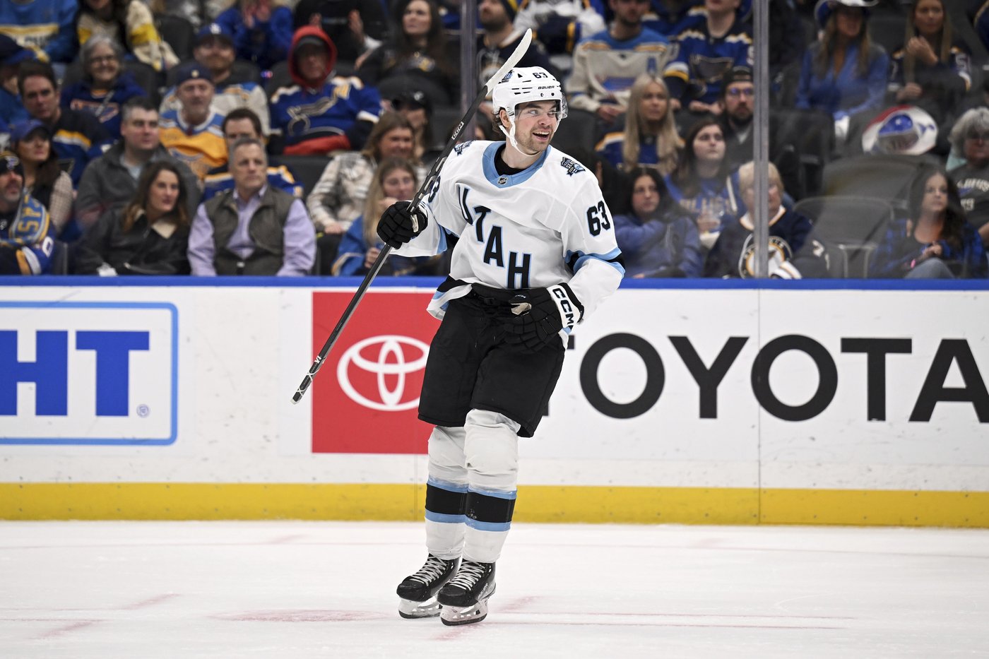 Dylan Guenther scores go-ahead goal for Utah in 4-2 win over Blues | iNFOnews.ca
