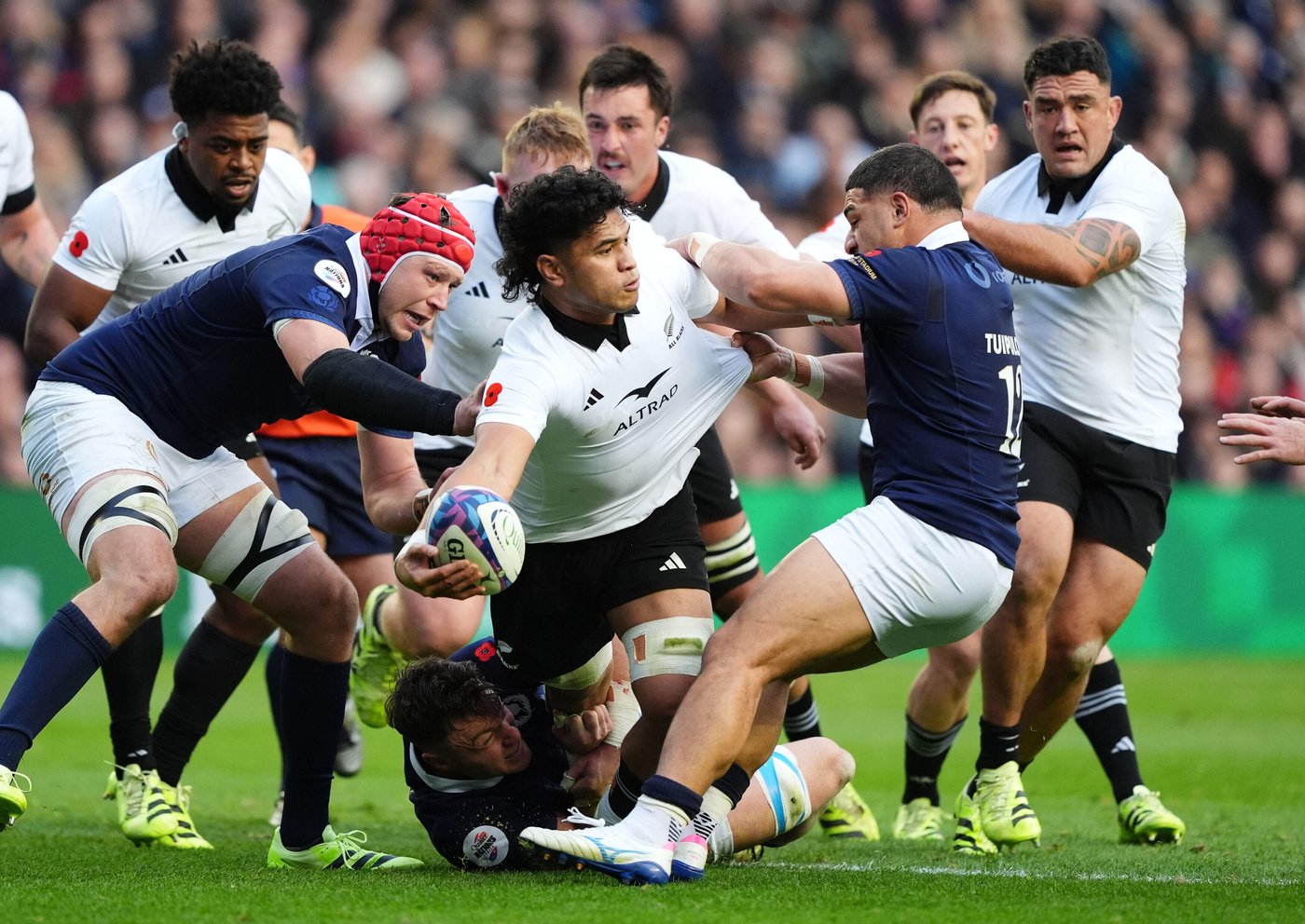 All Blacks overcome three yellow cards to stay unbeaten against Scotland | iNFOnews.ca