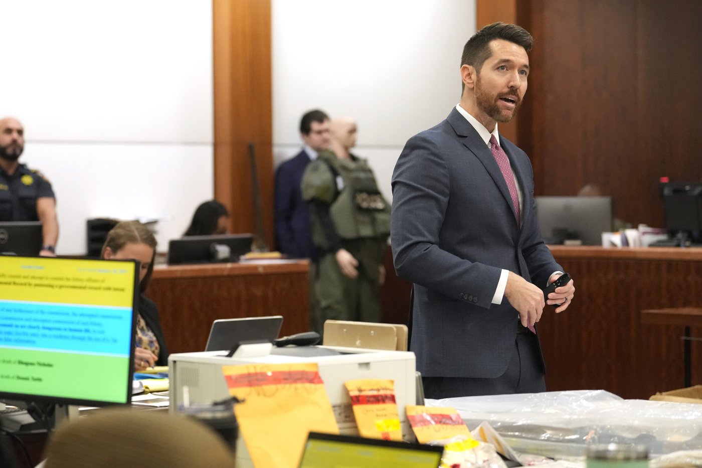 Ex-officer charged with couple's death in Houston drug raid awaits jury's verdict | iNFOnews.ca Ex-officer charged with couple's death in Houston drug raid awaits jury's verdict | iNFOnews.ca