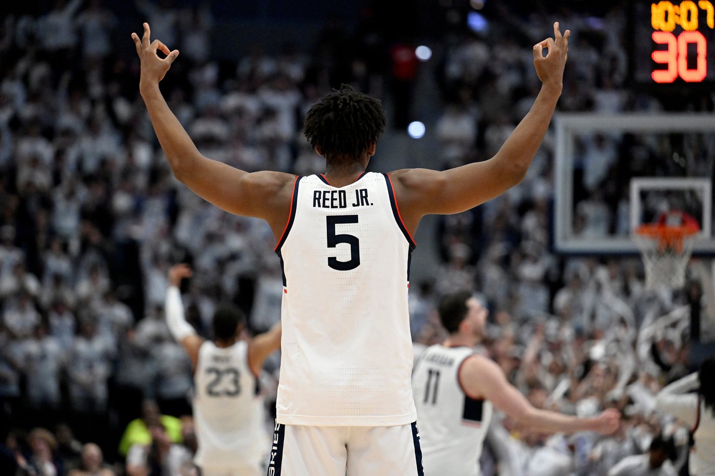 Sixth-ranked UConn flexes its defensive muscle in blowing out No. 15 St. John's 72-40 | iNFOnews.ca