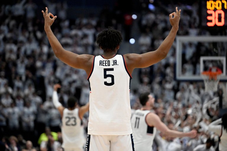 Sixth-ranked UConn flexes its defensive muscle in blowing out No. 15 St. John's 72-40 | iNFOnews.ca