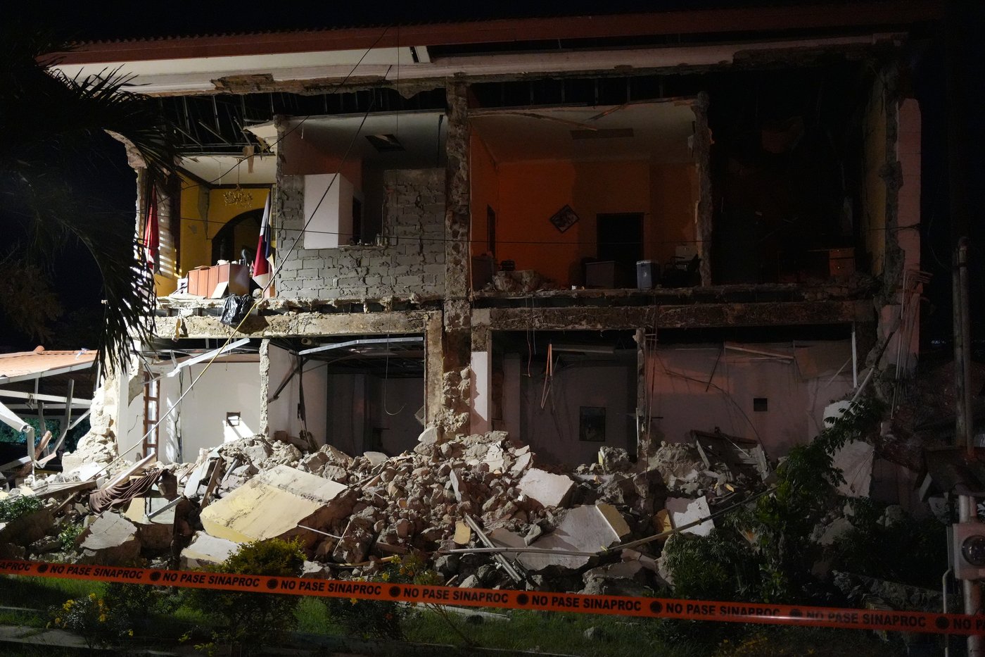 Panama rocked by 2 powerful earthquakes and multiple aftershocks, prompting evacuations | iNFOnews.ca Panama rocked by 2 powerful earthquakes and multiple aftershocks, prompting evacuations | iNFOnews.ca