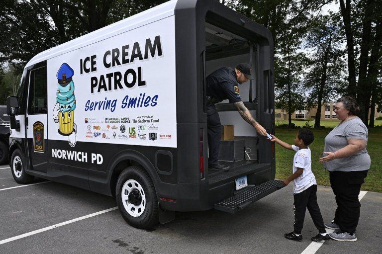 Freeze! Police ice cream trucks seek to portray officers in a positive light | iNFOnews.ca