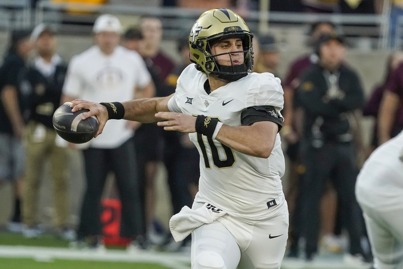 West Virginia tries to secure bowl eligibility in final home game against UCF | iNFOnews.ca