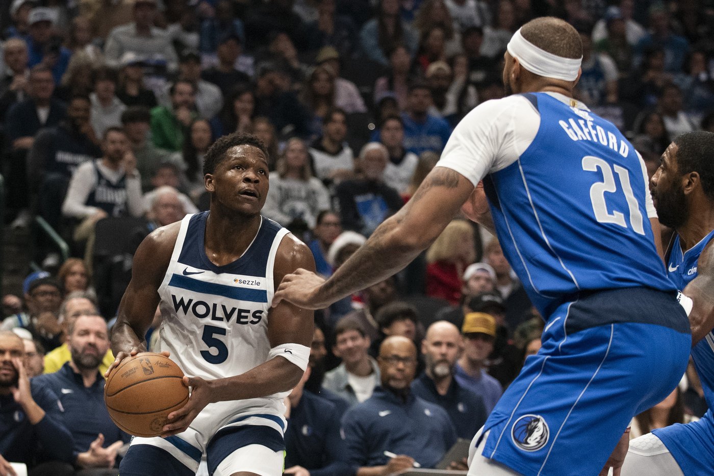Edwards scores 26, Wolves hold on to beat Mavs 105-99 after Doncic injury | iNFOnews.ca Edwards scores 26, Wolves hold on to beat Mavs 105-99 after Doncic injury | iNFOnews.ca
