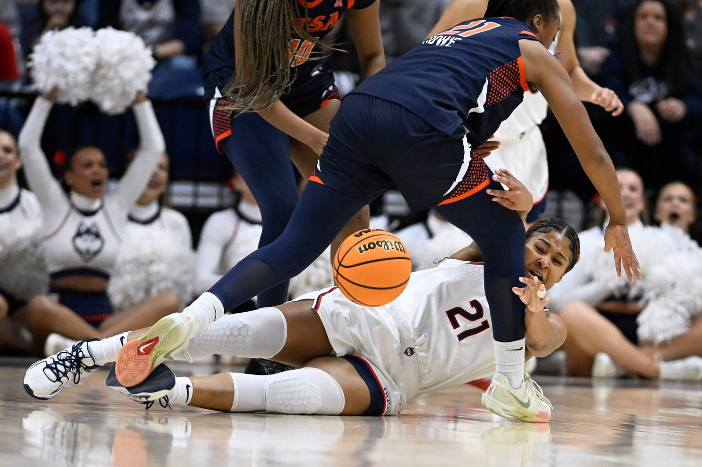 UConn women overwhelm UTSA 90-52 as the Huskies roll in their March Madness opener | iNFOnews.ca UConn women overwhelm UTSA 90-52 as the Huskies roll in their March Madness opener | iNFOnews.ca