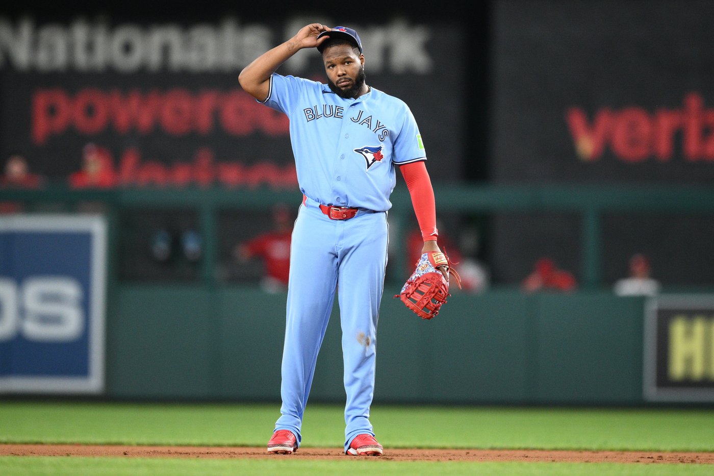 Blue Jays slugger Vladimir Guerrero Jr. leaves game with right hamstring tightness | iNFOnews.ca Blue Jays slugger Vladimir Guerrero Jr. leaves game with right hamstring tightness | iNFOnews.ca