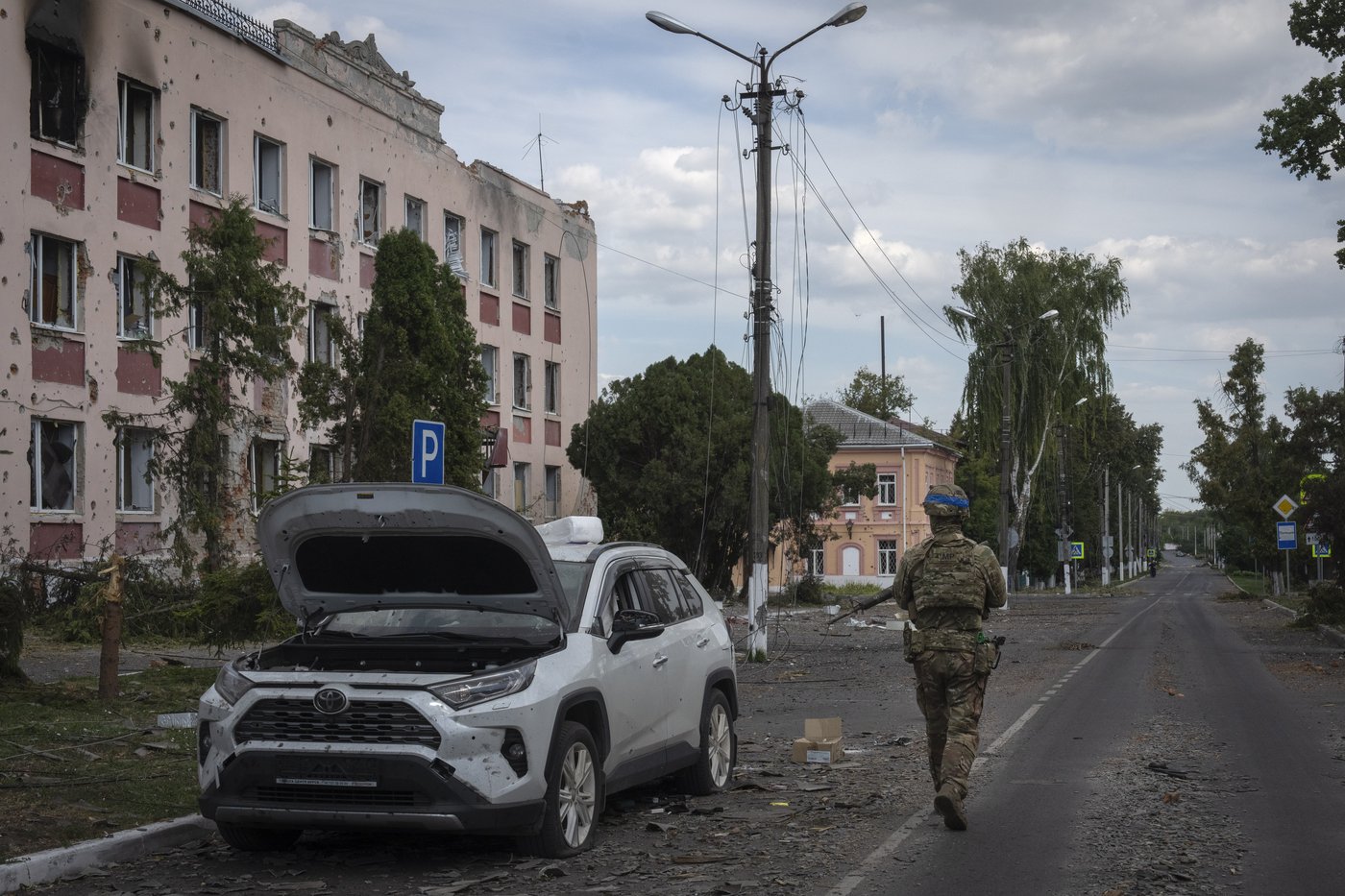 Bloodied Ukrainian troops risk losing more hard-won land in Kursk to Russia | iNFOnews.ca