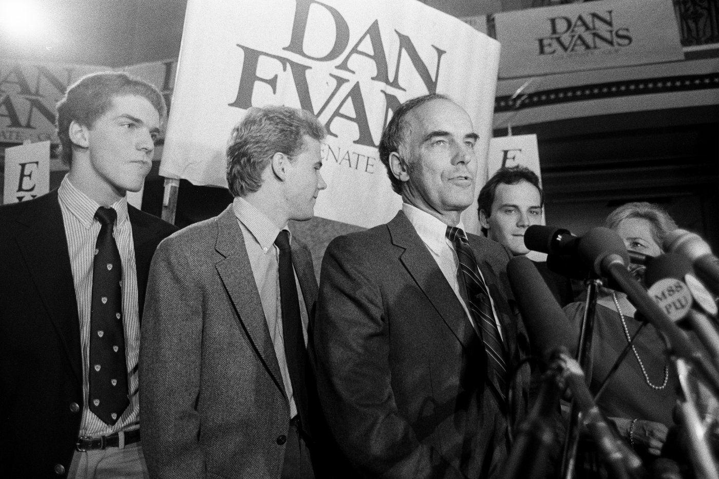 Dan Evans, former Republican governor of Washington and US senator, dies at 98 | iNFOnews.ca