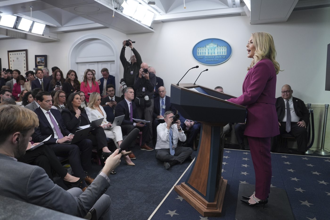 Karoline Leavitt, the youngest White House press secretary, makes her debut in the briefing room | iNFOnews.ca Karoline Leavitt, the youngest White House press secretary, makes her debut in the briefing room | iNFOnews.ca