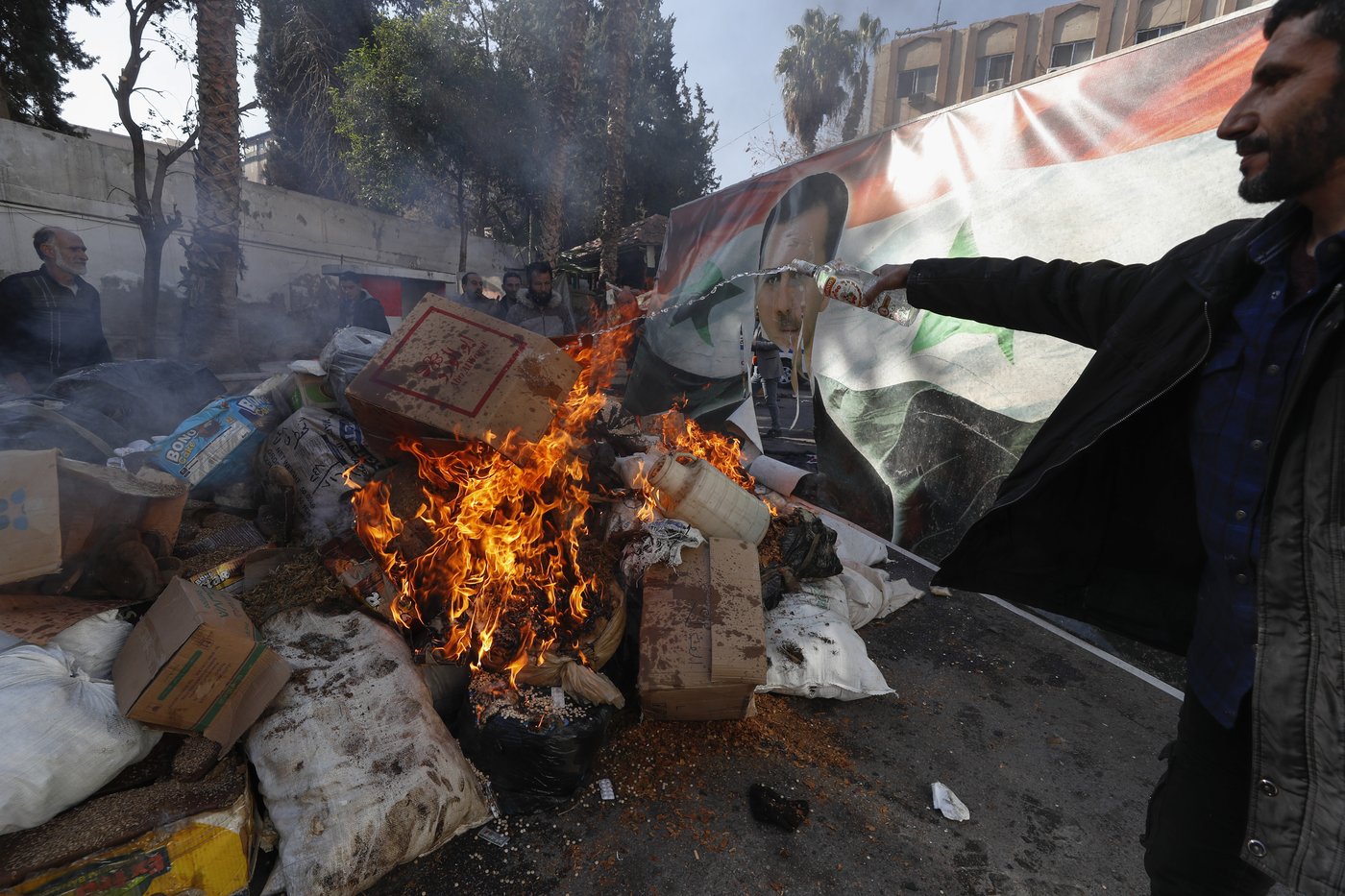 Clashes between Islamists now in power in Syria and Assad's supporters kill 6 fighters | iNFOnews.ca Clashes between Islamists now in power in Syria and Assad's supporters kill 6 fighters | iNFOnews.ca