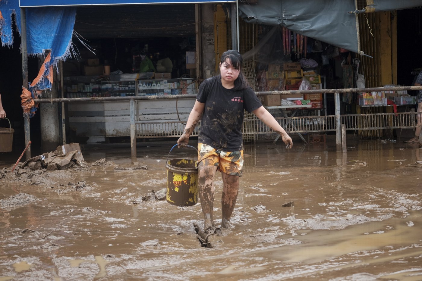 Floods in Philippines kill at least 9 and trap others on roofs as storm approaches | iNFOnews.ca