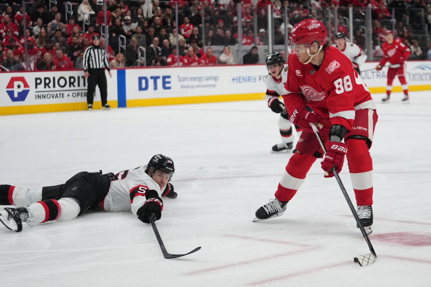 Carter Yakemchuk scores in NHL debut as surging Senators edge Red Wings 3-2 | iNFOnews.ca