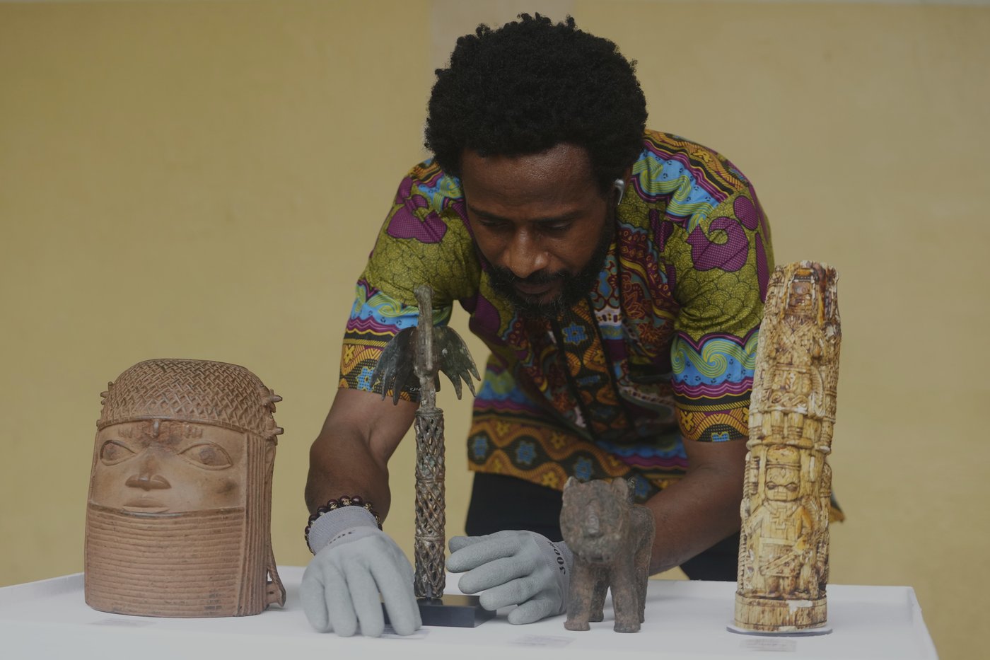 Netherlands returns 119 looted artifacts known as Benin Bronzes to Nigeria | iNFOnews.ca Netherlands returns 119 looted artifacts known as Benin Bronzes to Nigeria | iNFOnews.ca