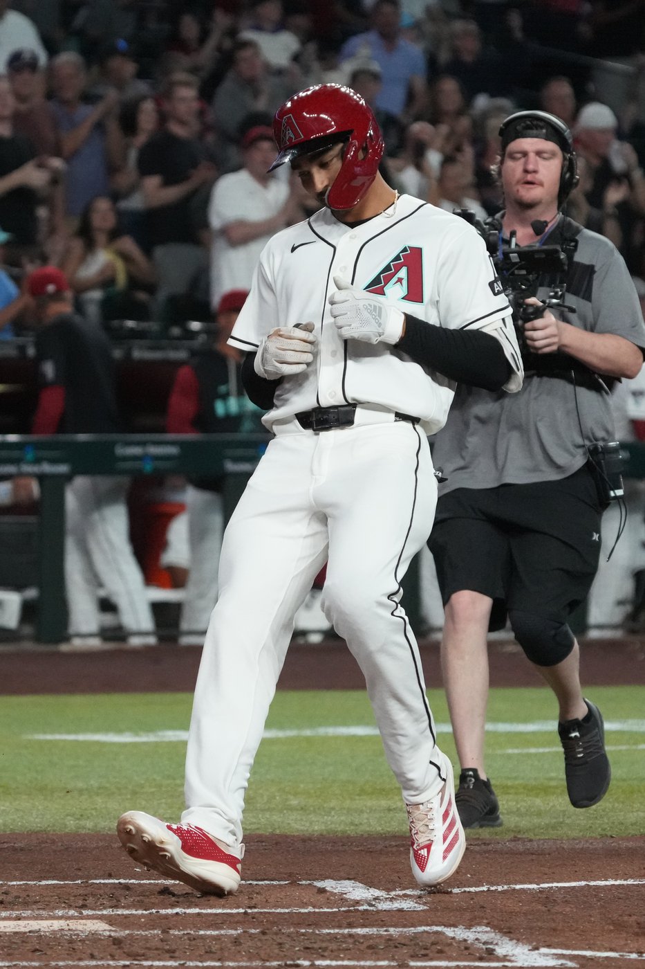Diamondbacks outfielder Jordan Lawlar headed to injured list with fractured right wrist | iNFOnews.ca Diamondbacks outfielder Jordan Lawlar headed to injured list with fractured right wrist | iNFOnews.ca
