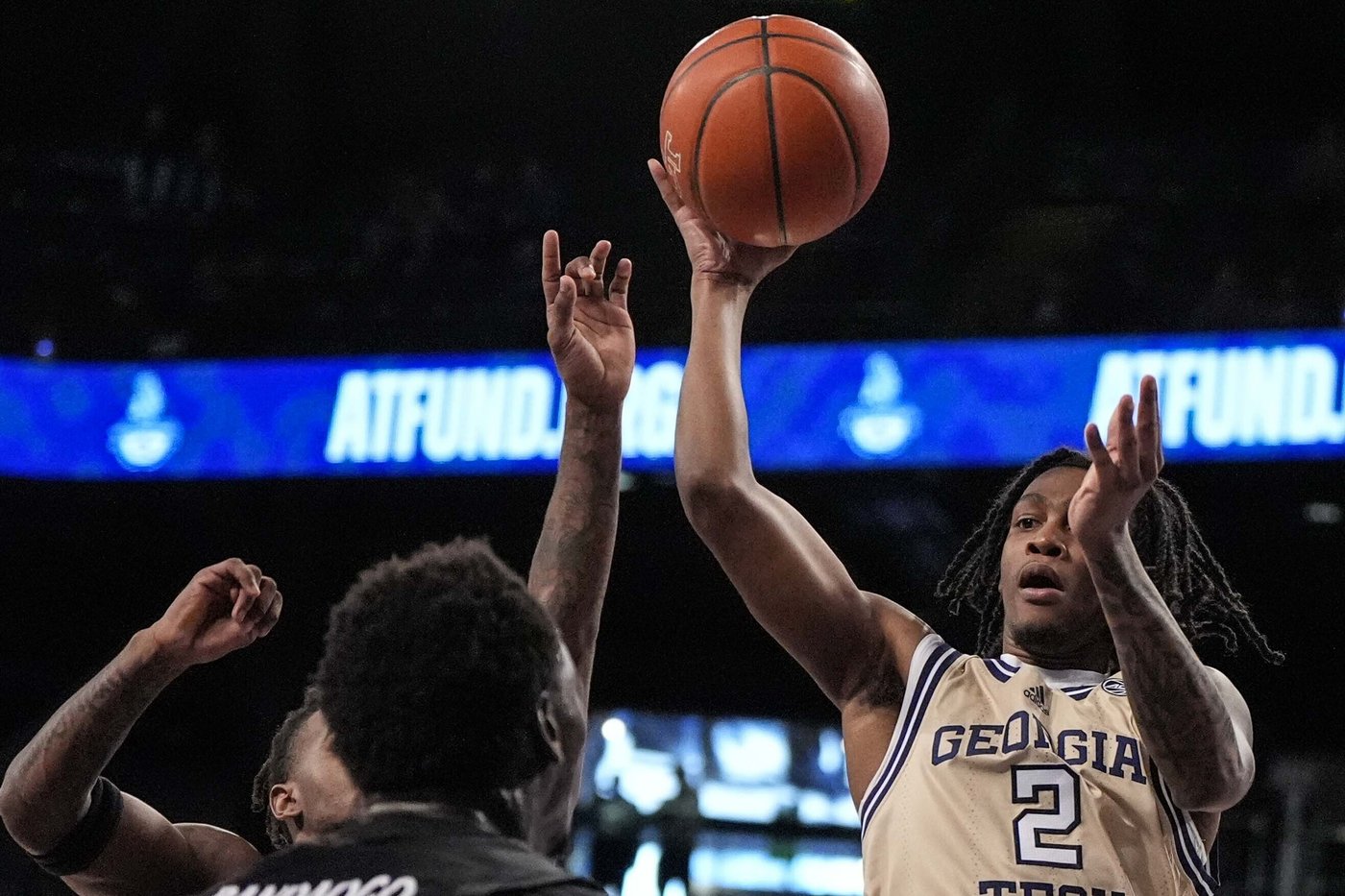 Mitchell leads No. 18 Cincinnati in rout of Georgia Tech 81-58 | iNFOnews.ca Mitchell leads No. 18 Cincinnati in rout of Georgia Tech 81-58 | iNFOnews.ca