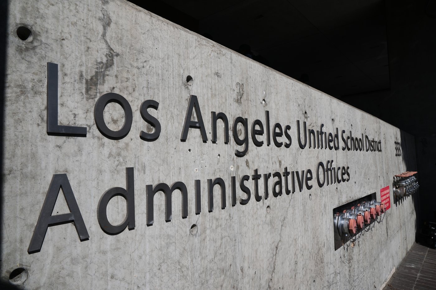 Los Angeles schools avoid a strike as a last-minute deal is reached with staff | iNFOnews.ca