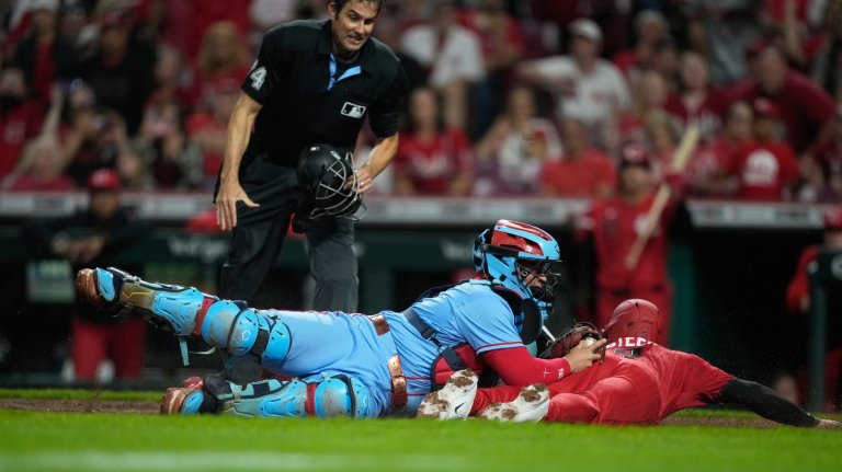 Reds get 3-run homer from De La Cruz and outlast Cardinals 7-6 in 11 innings to split doubleheader | iNFOnews.ca