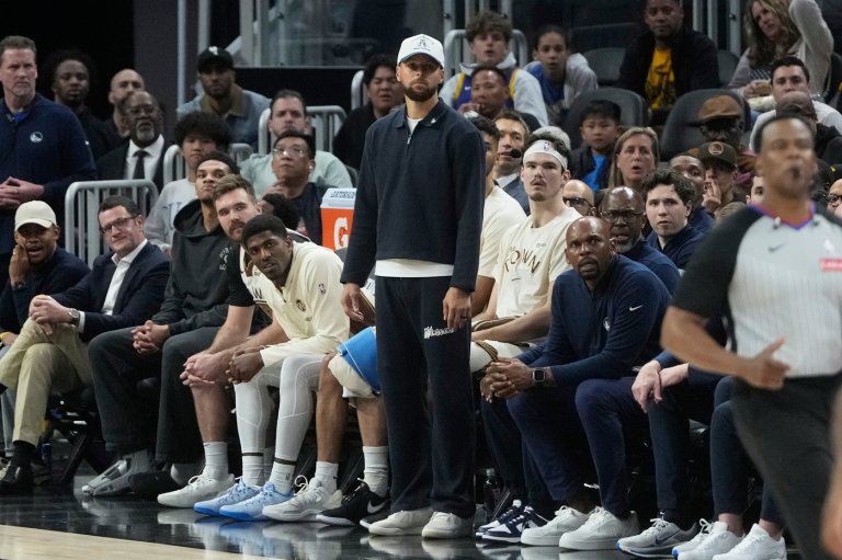 Stephen Curry traveling on road trip with the Warriors, who lose 2 more players for at least a week | iNFOnews.ca
